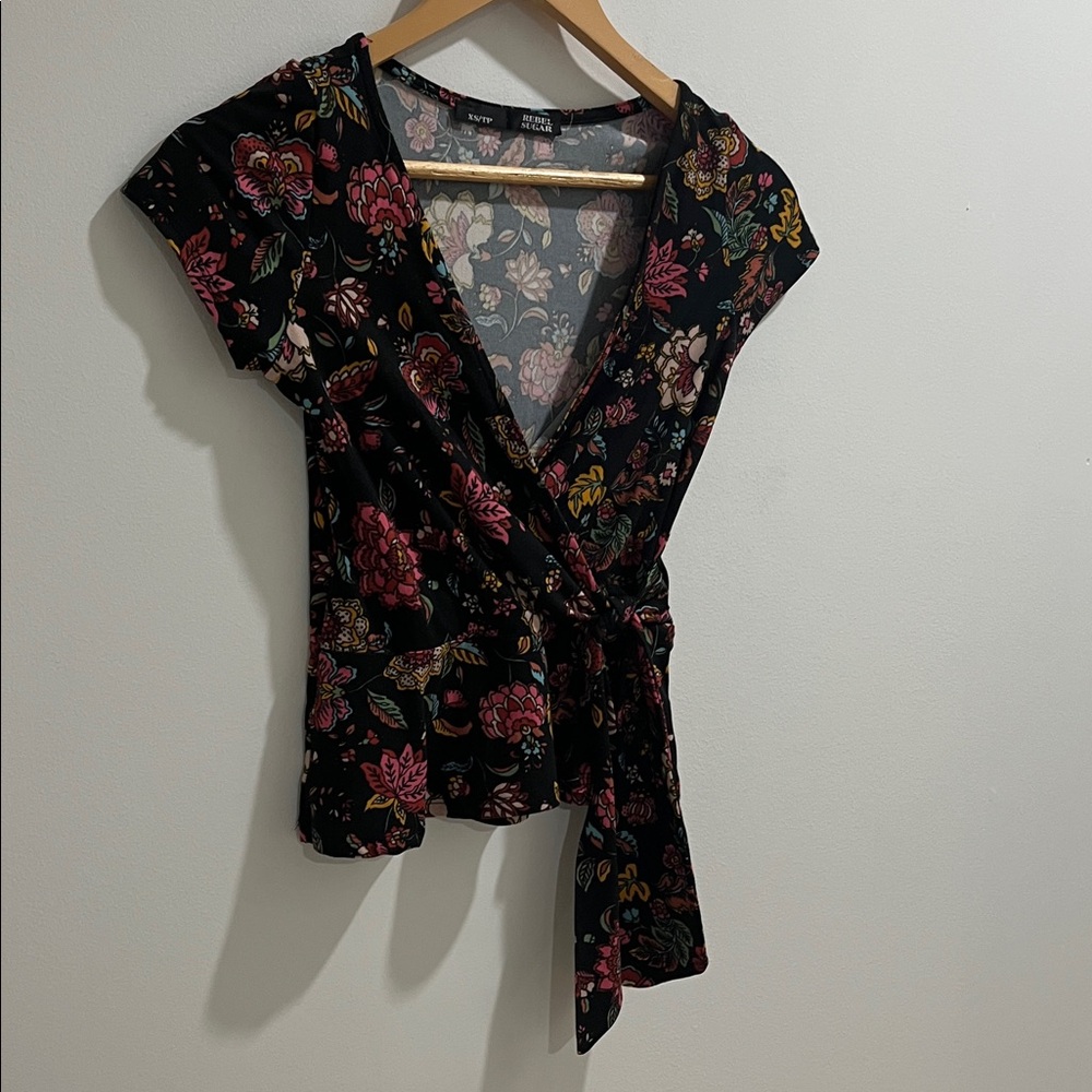 Rebel Sugar Women’s Top XS Black Floral Faux Wrap Peplum Side Tie Stretch